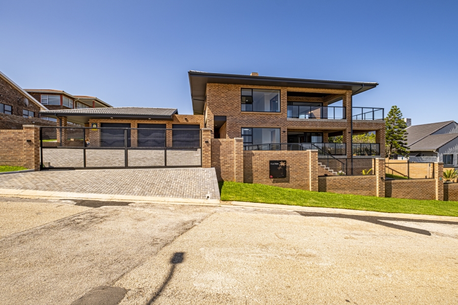 4 Bedroom Property for Sale in Wavecrest Eastern Cape